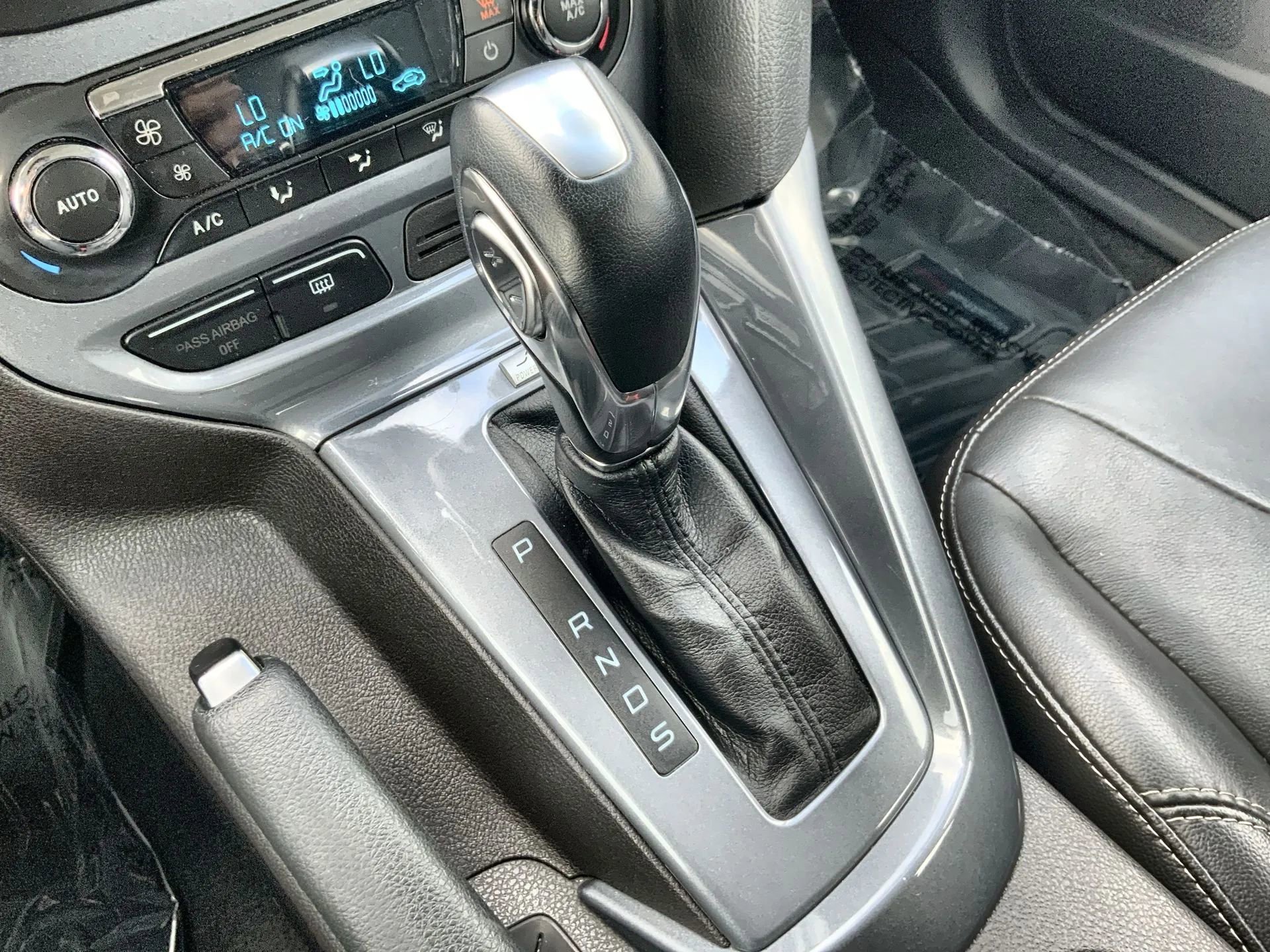 Used 2014 Ford Focus Titanium FWD image 20