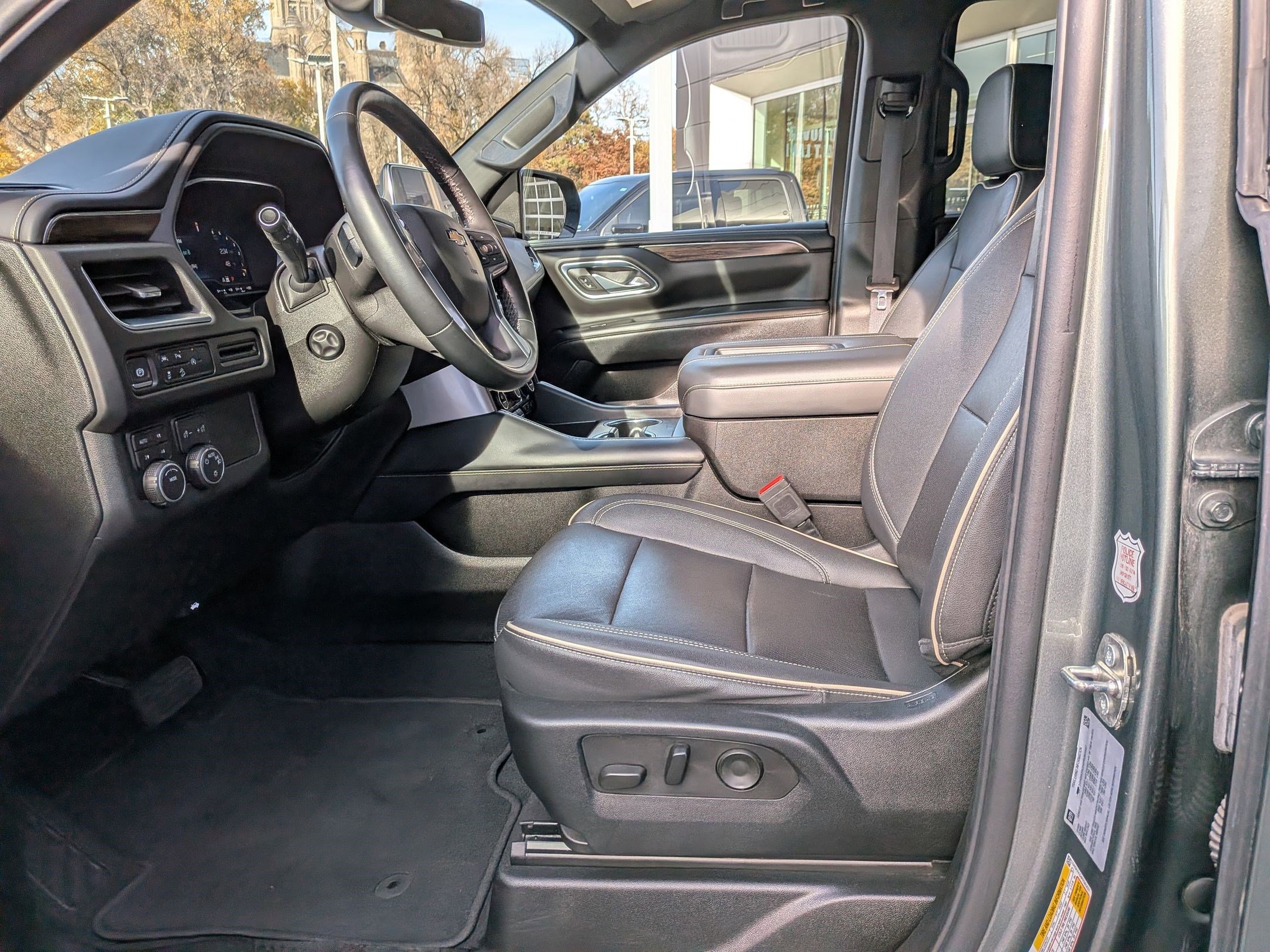 Used 2023 Chevrolet Suburban Premier image 24