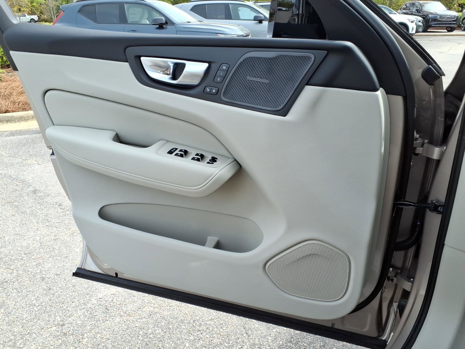 New 2026 Volvo XC60 B5 Ultra w/ Protection Package Premier image 21