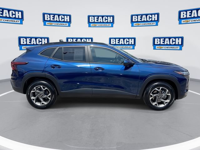 Used 2024 Chevrolet Trax LT w/ LT Convenience Package FWD image 9