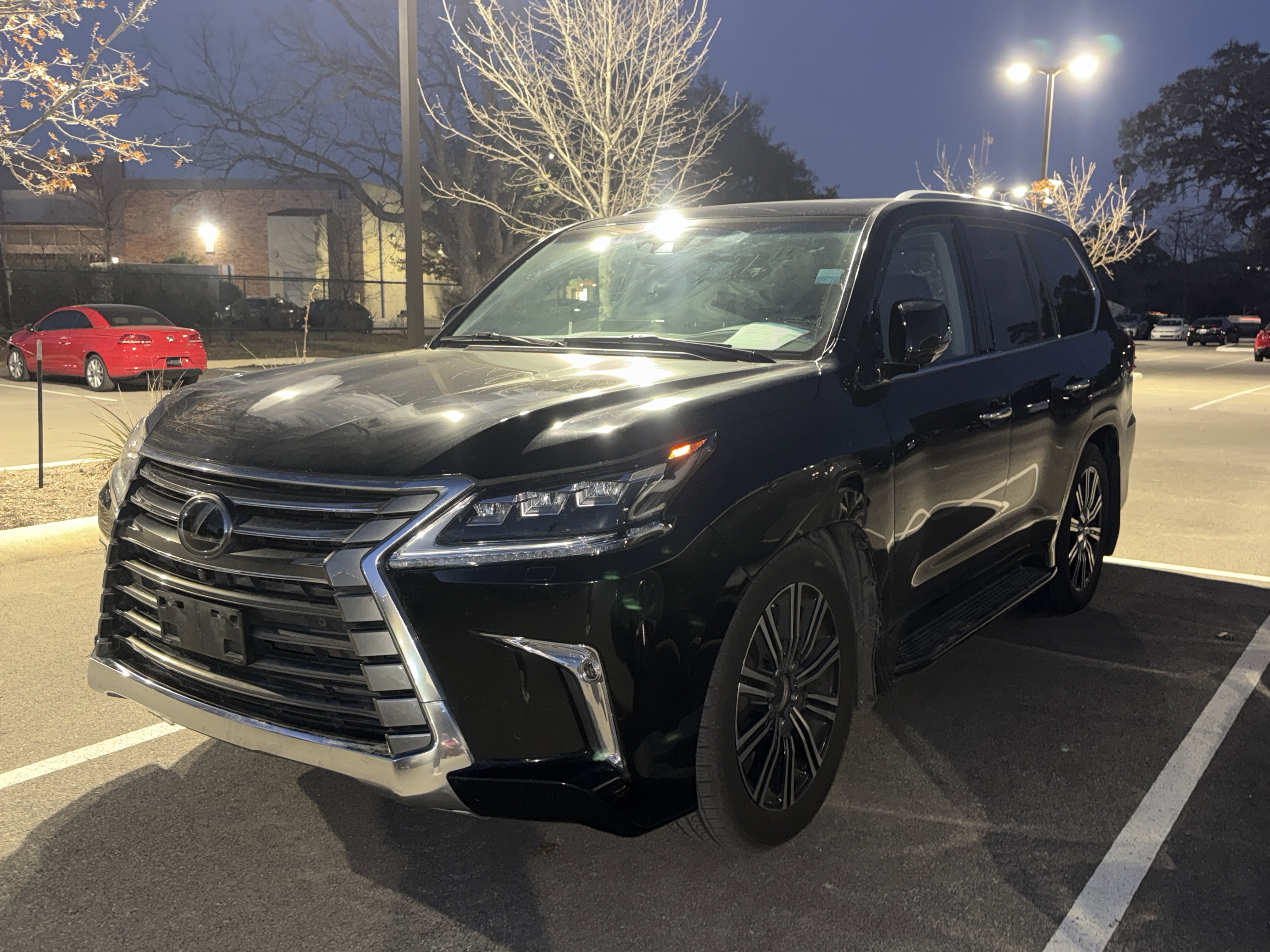 Used 2019 Lexus LX 570 4WD image 2