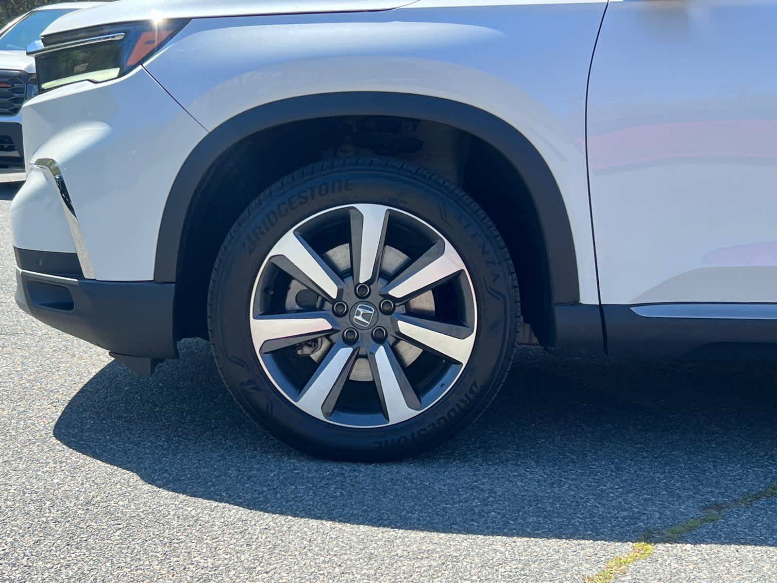 Used 2023 Honda Pilot Touring image 12