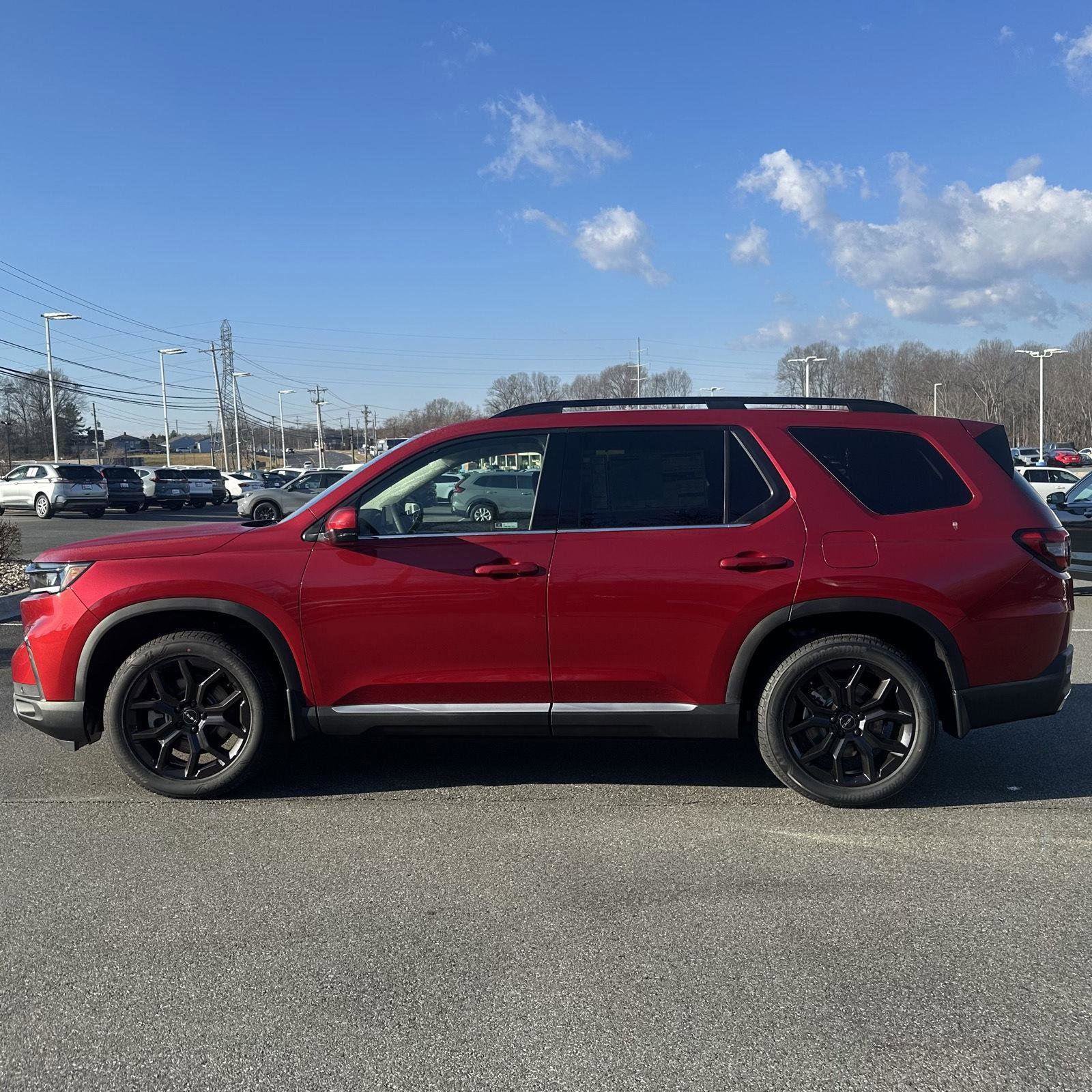 New 2025 Honda Pilot Touring image 2