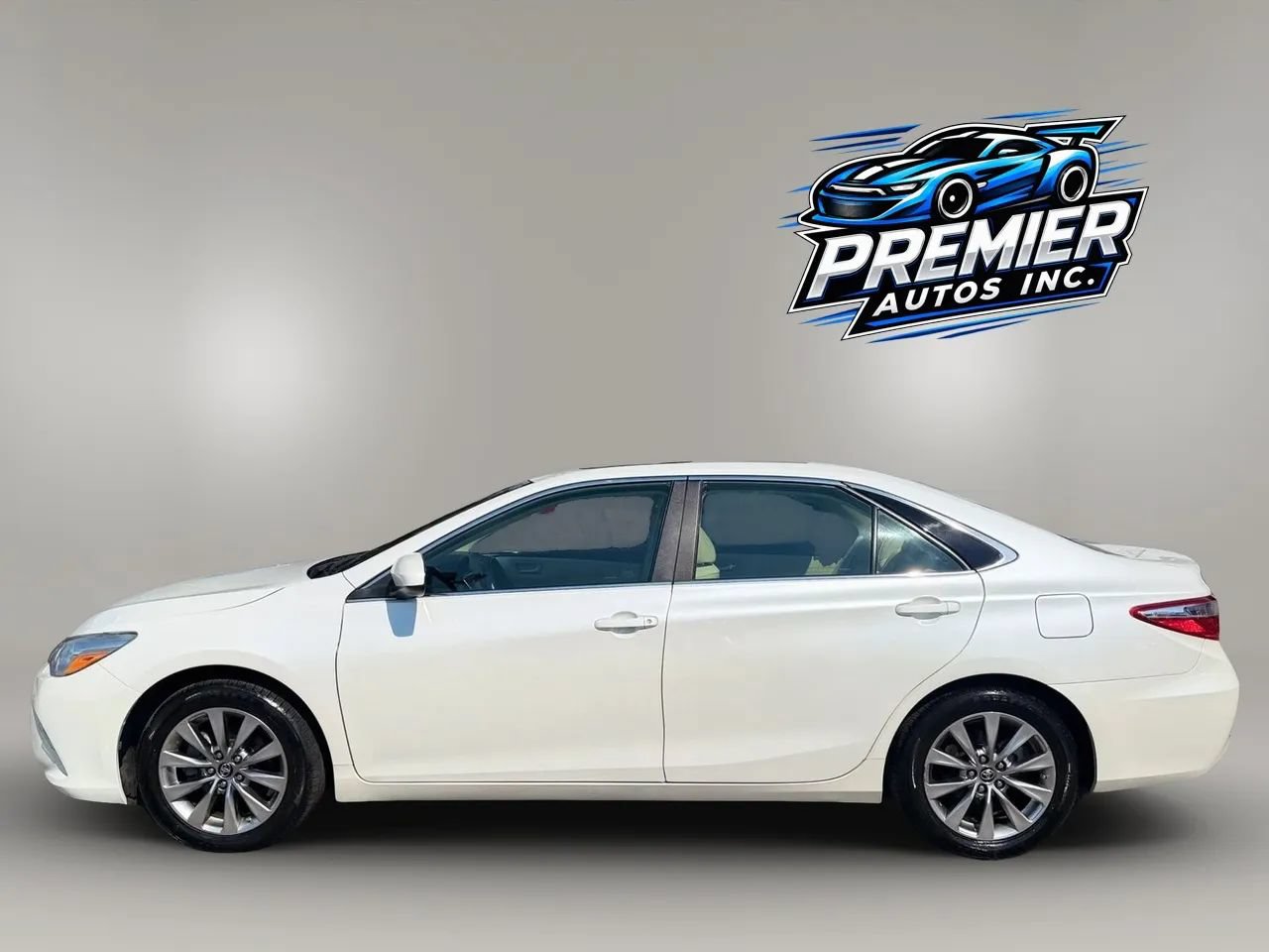 Used 2016 Toyota Camry XLE w/ Moonroof Package FWD image 3