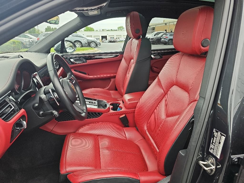 Used 2024 Porsche Macan S AWD/4WD image 3