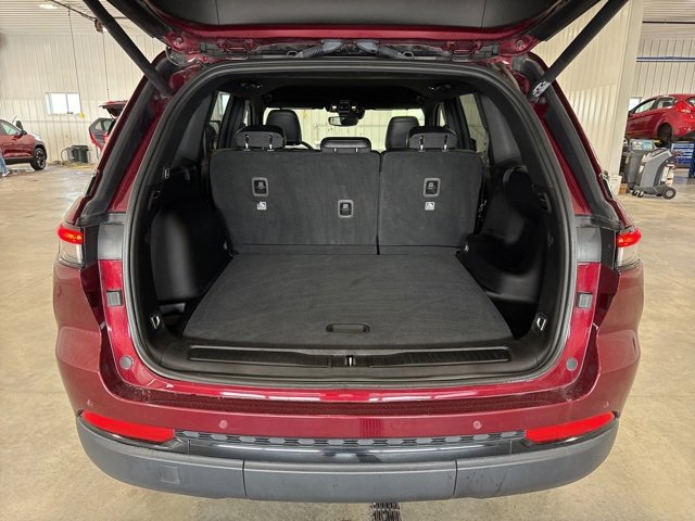 Used 2024 Jeep Grand Cherokee Altitude image 28