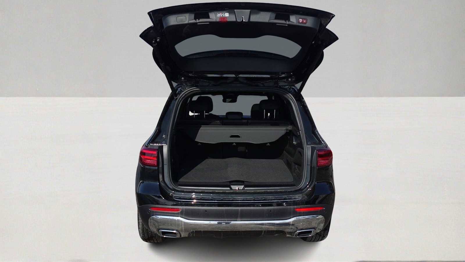 Used 2026 Mercedes-Benz GLB 250 4MATIC image 10