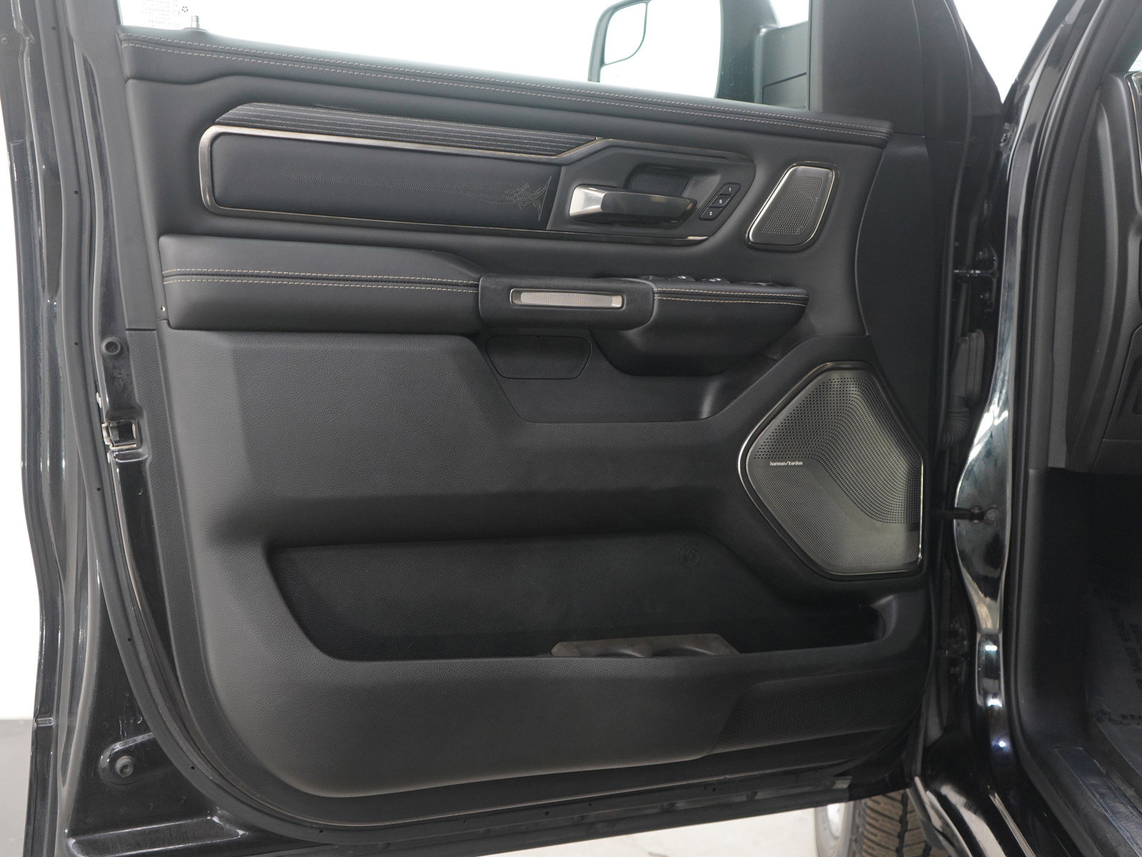 Used 2019 RAM 1500 Limited image 19