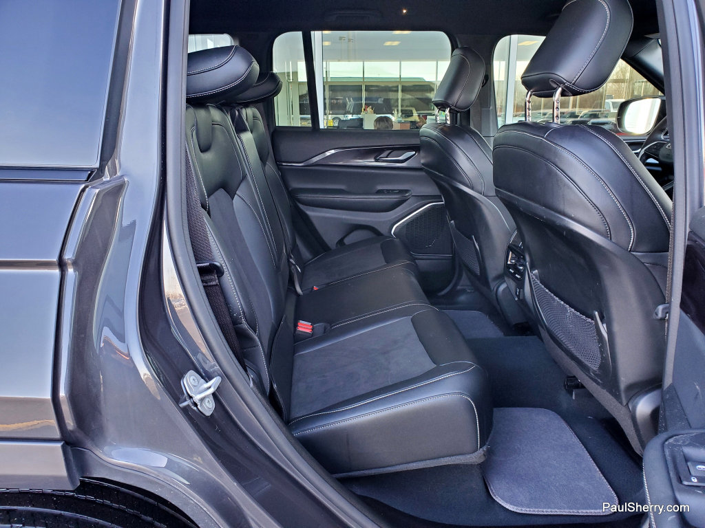 Used 2022 Jeep Grand Cherokee Altitude AWD/4WD image 38