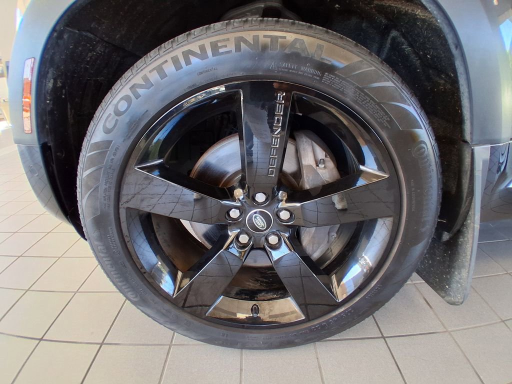 Used 2023 Land Rover Defender 90 X-Dynamic SE image 32