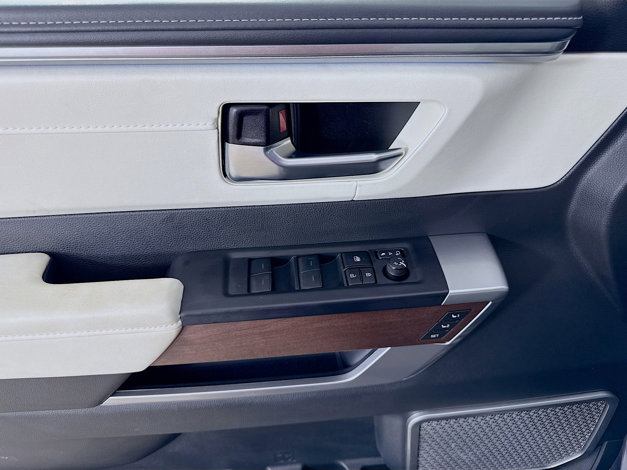 Used 2024 Toyota Sequoia Capstone image 18