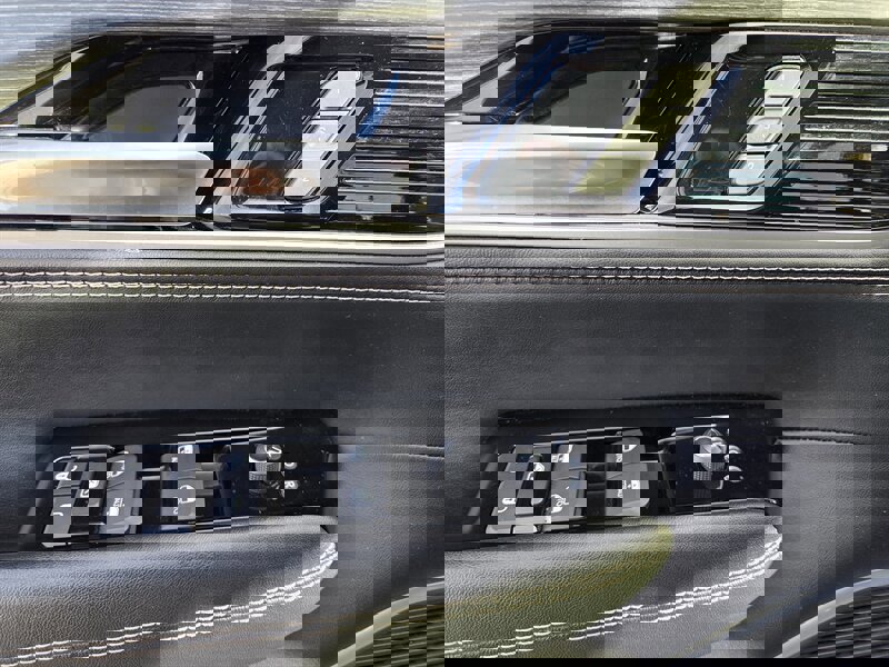 Used 2024 Jeep Wagoneer L Series II image 14