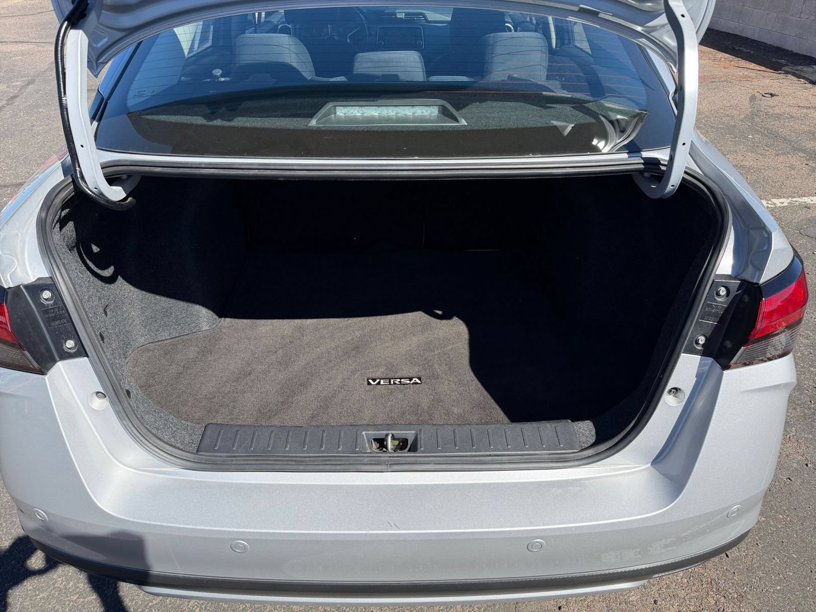 Used 2025 Nissan Versa SV FWD image 28