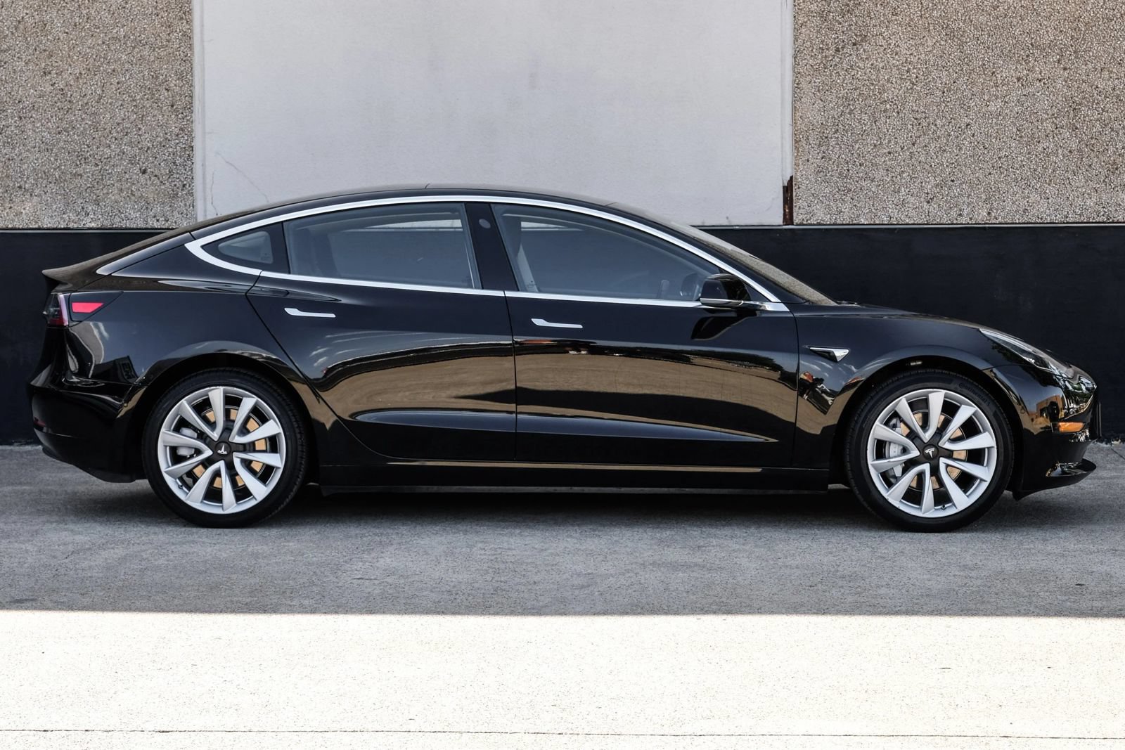 Used 2018 Tesla Model 3 Long Range RWD image 6