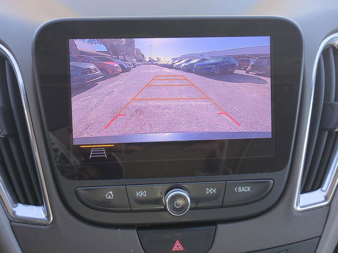 Used 2019 Chevrolet Malibu Hybrid w/ Leather Package image 17