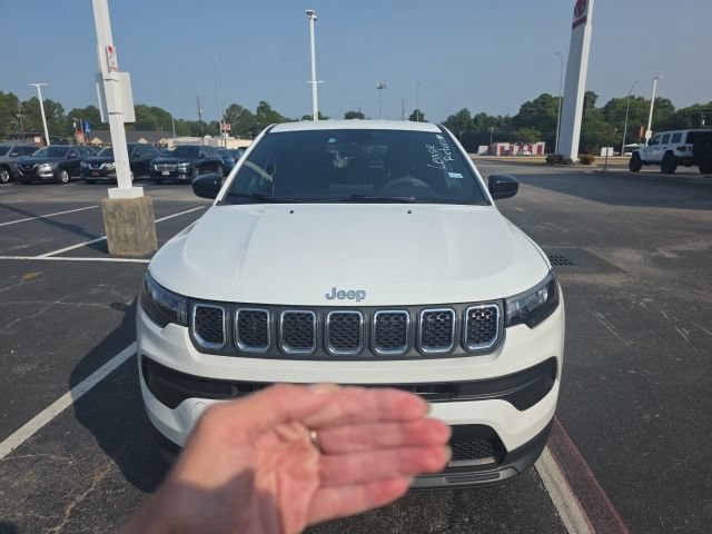 Used 2023 Jeep Compass Sport AWD/4WD image 2