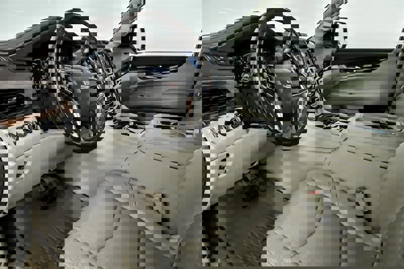 Used 2015 Cadillac Escalade Premium image 18