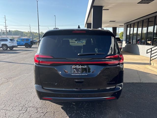 New 2026 Chrysler Pacifica Limited w/ S Appearance Package FWD image 8
