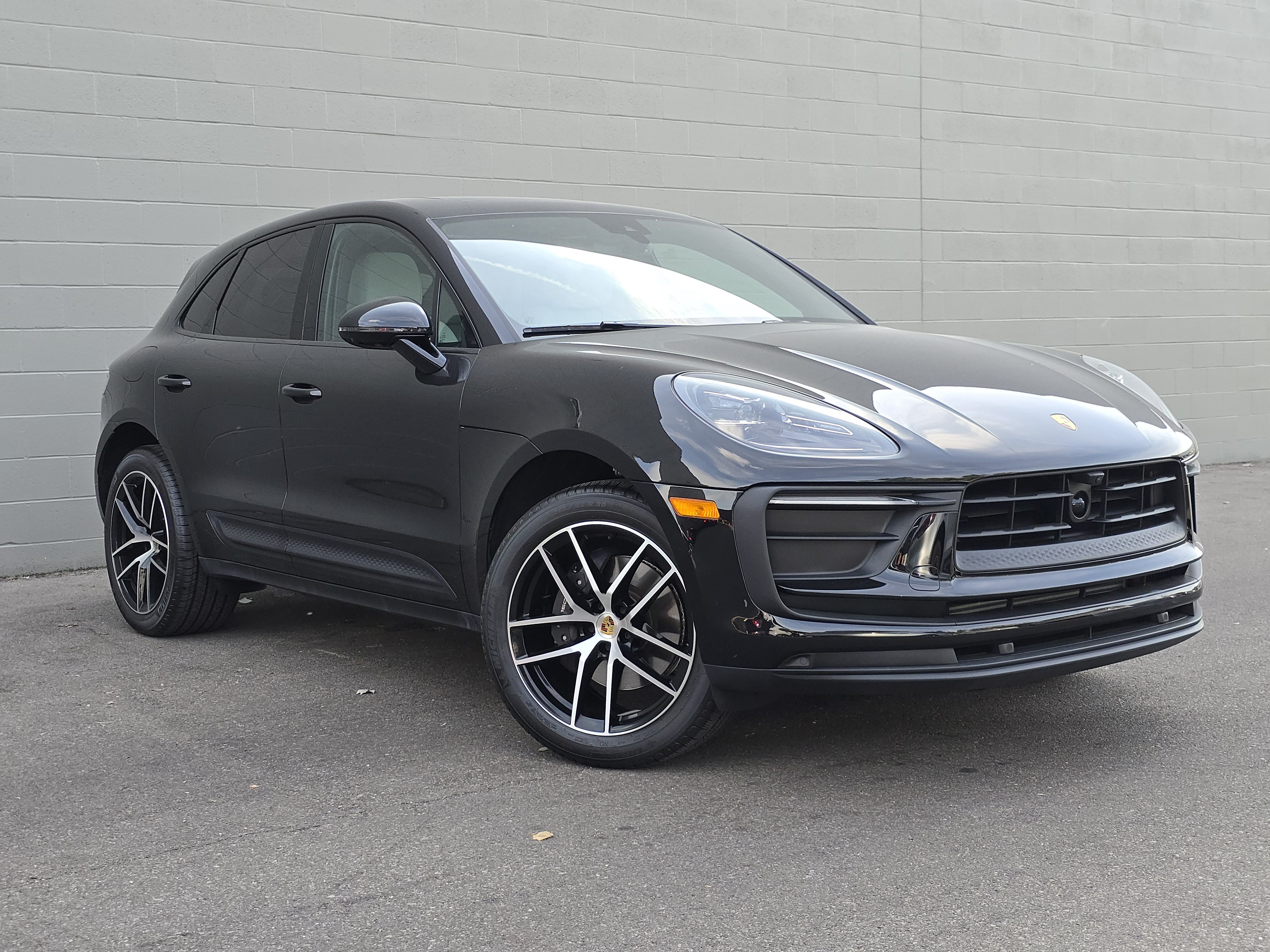 Certified 2026 Porsche Macan AWD/4WD image 7