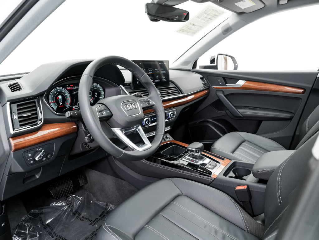 Used 2023 Audi Q5 2.0T Premium Plus w/ Premium Plus Package AWD/4WD image 4