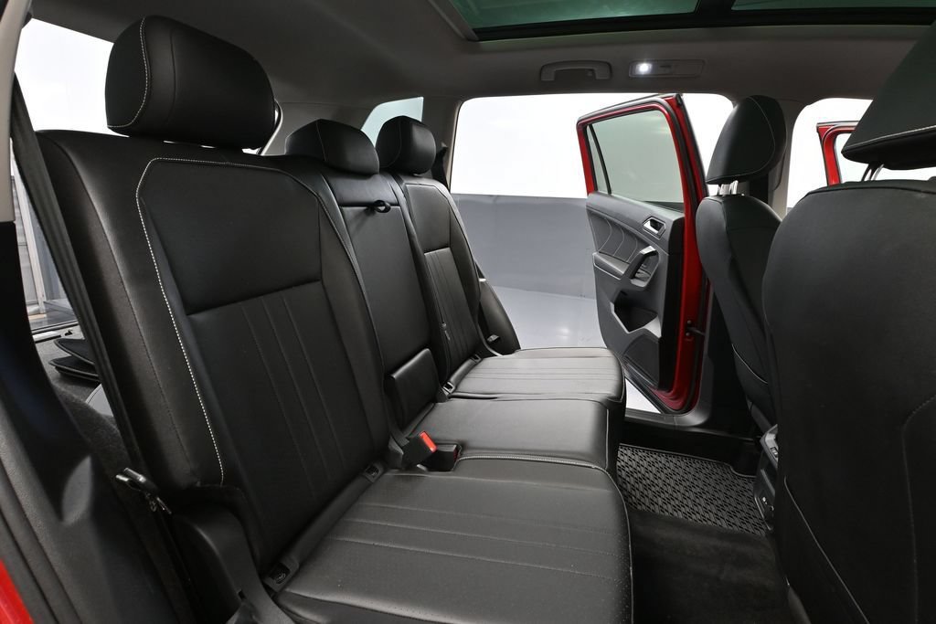 Used 2023 Volkswagen Tiguan SE AWD/4WD image 41