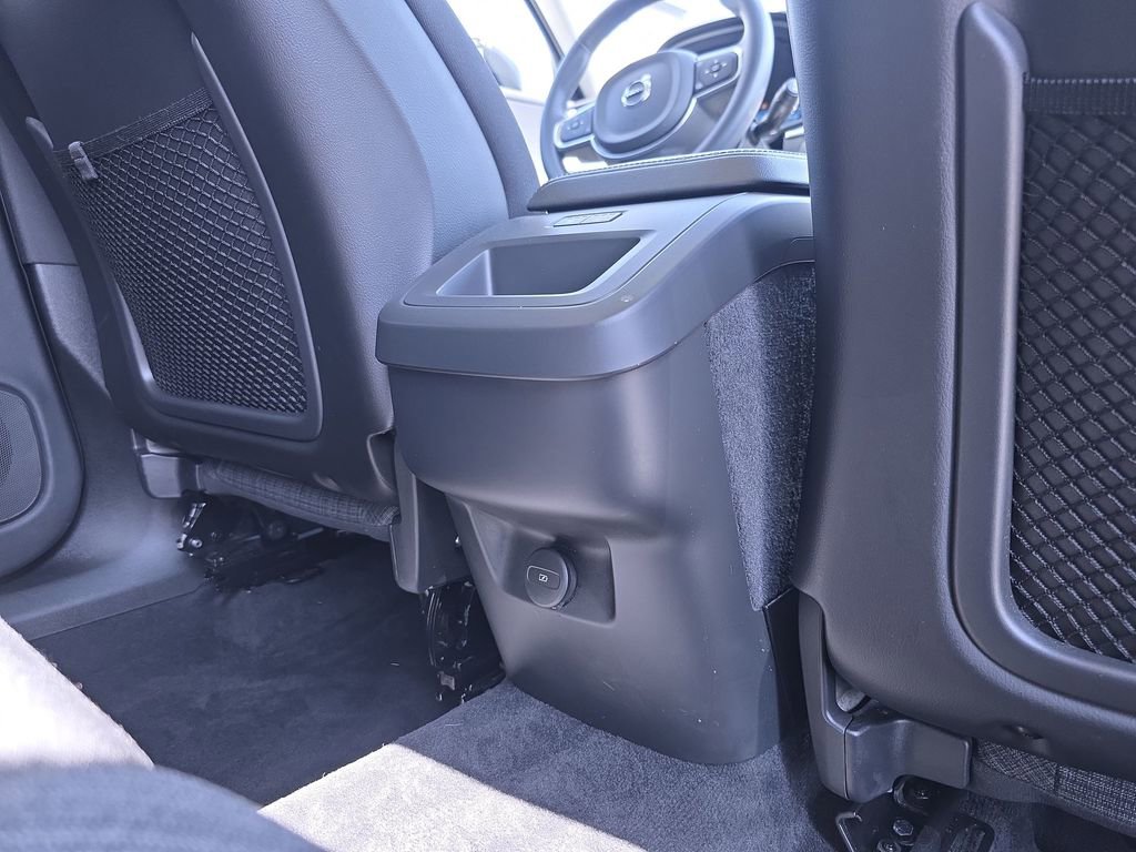 Used 2024 Volvo XC60 B5 Core w/ Protection Package Premier image 11