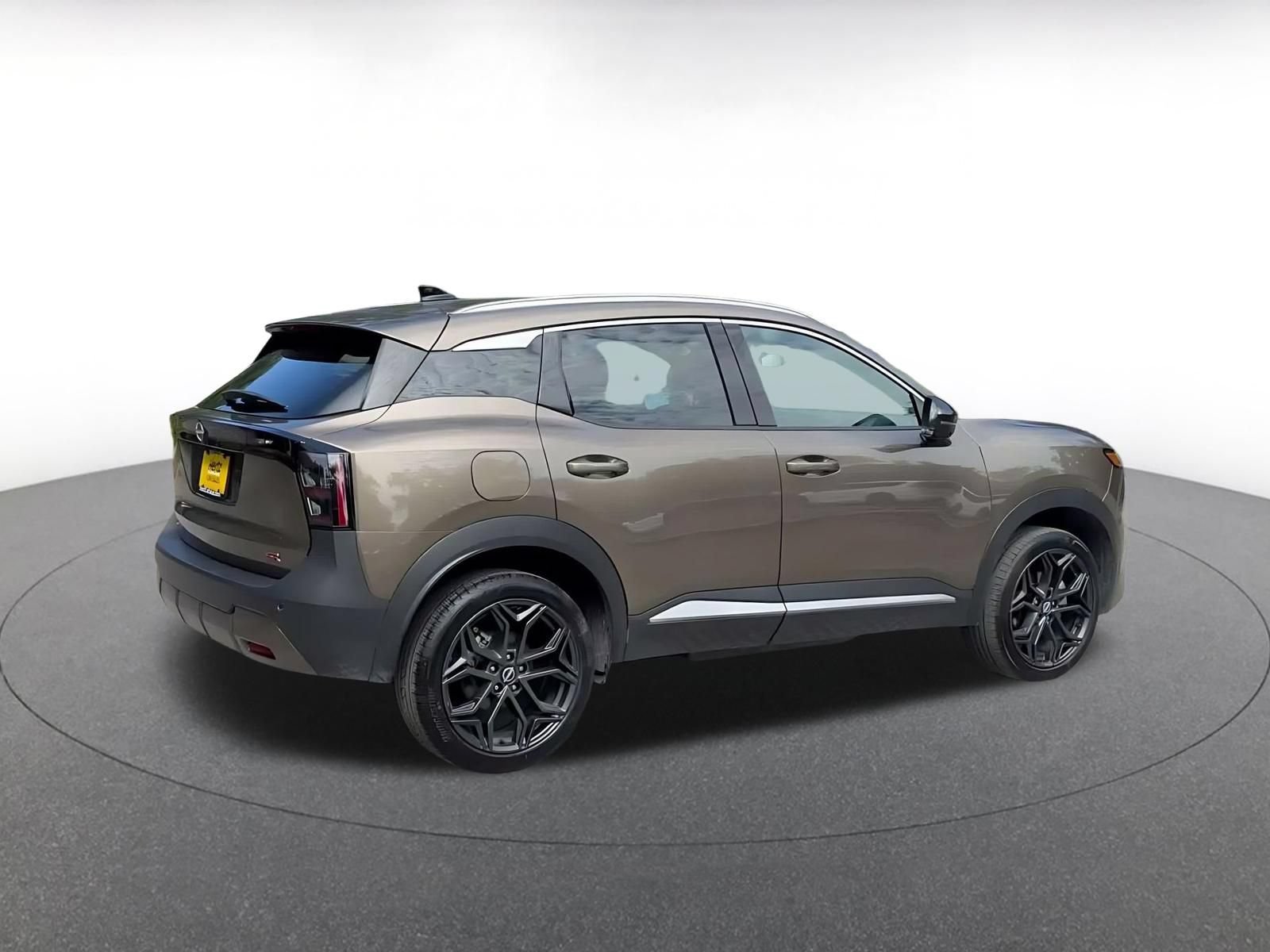 Used 2026 Nissan Kicks SR FWD image 14
