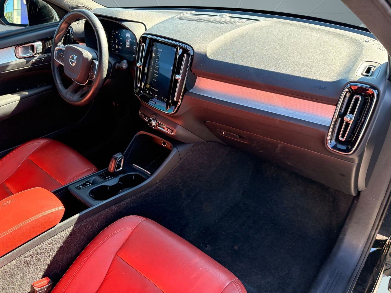 Used 2019 Volvo XC40 T5 Momentum image 28