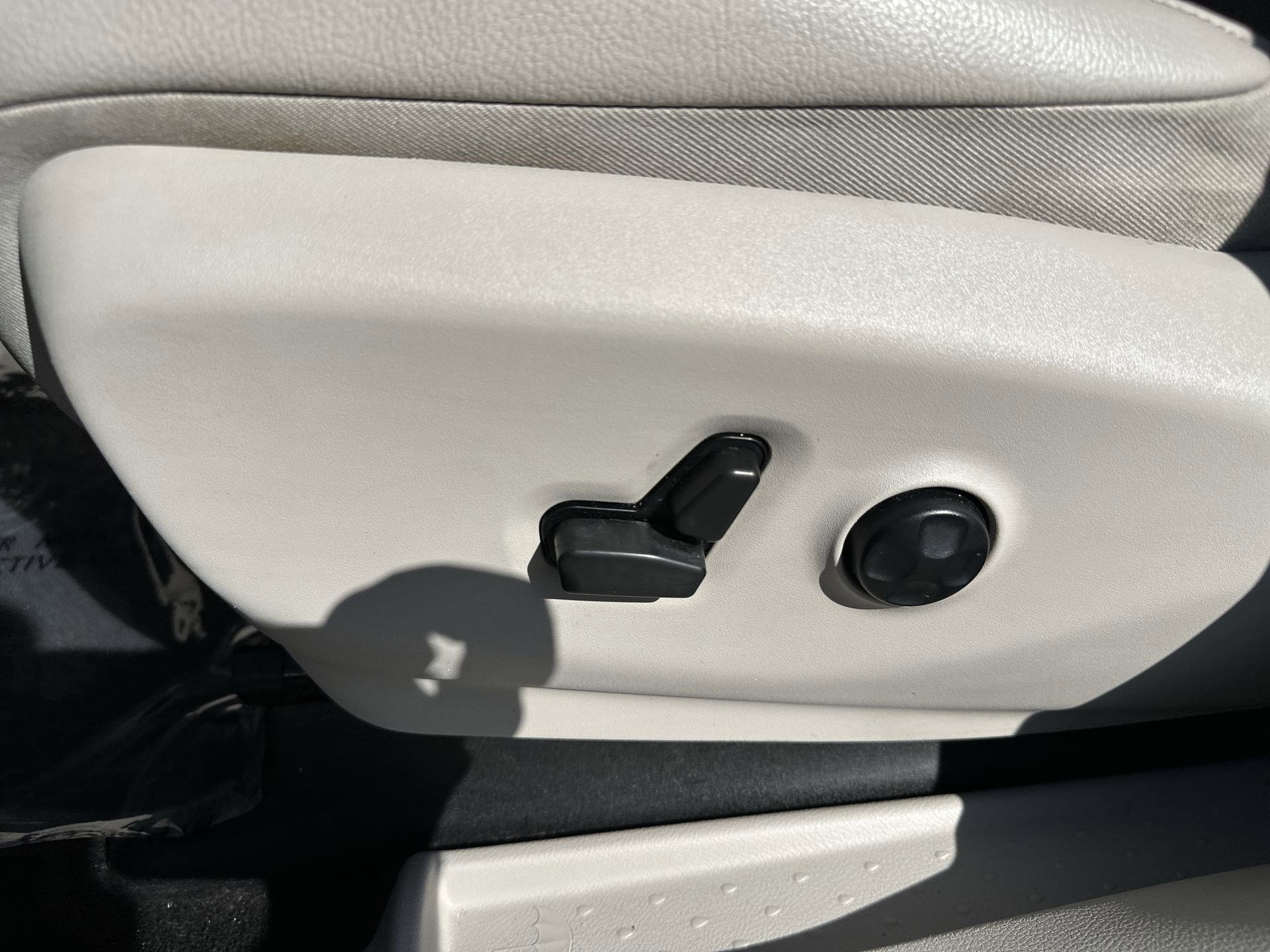 Used 2021 Chrysler Pacifica Touring-L FWD image 14