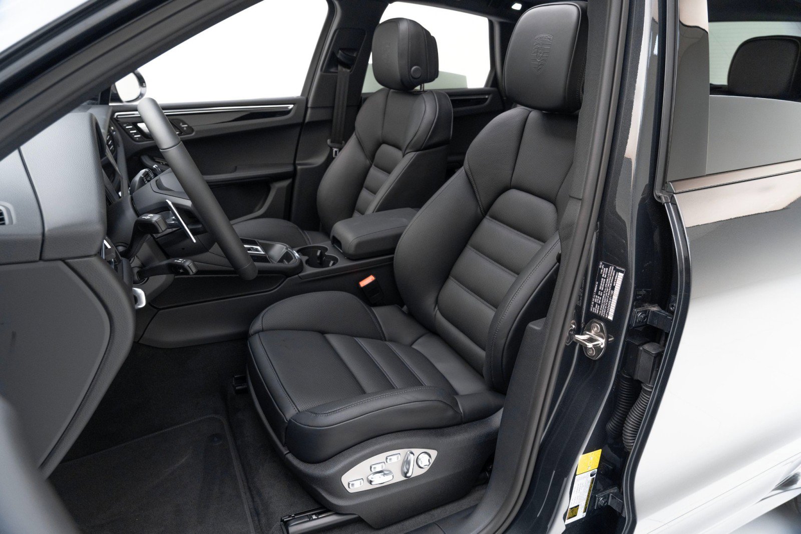 New 2025 Porsche Macan image 5