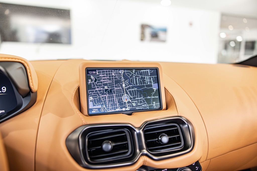 Used 2023 Aston Martin V8 Vantage Coupe image 23