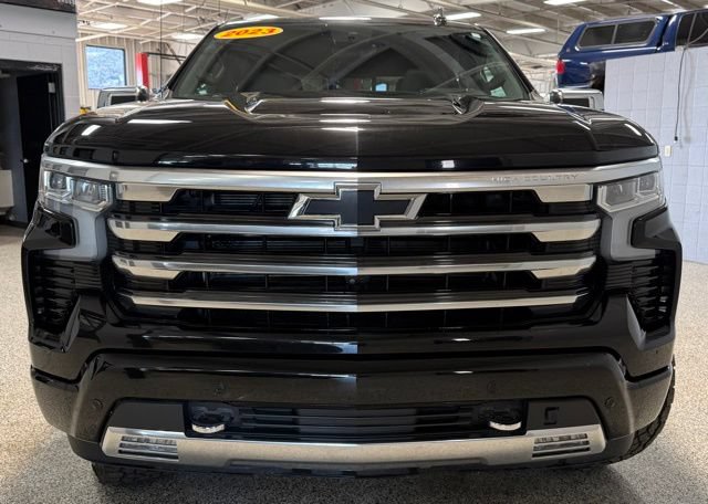 Used 2023 Chevrolet Silverado 1500 High Country w/ Technology Package AWD/4WD image 2