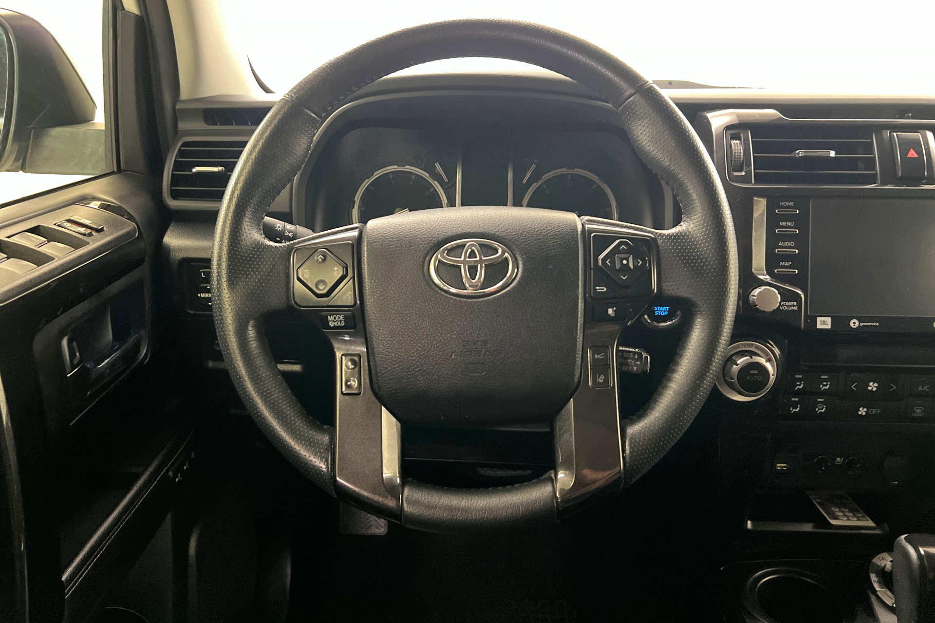 Used 2020 Toyota 4Runner Limited AWD/4WD image 13