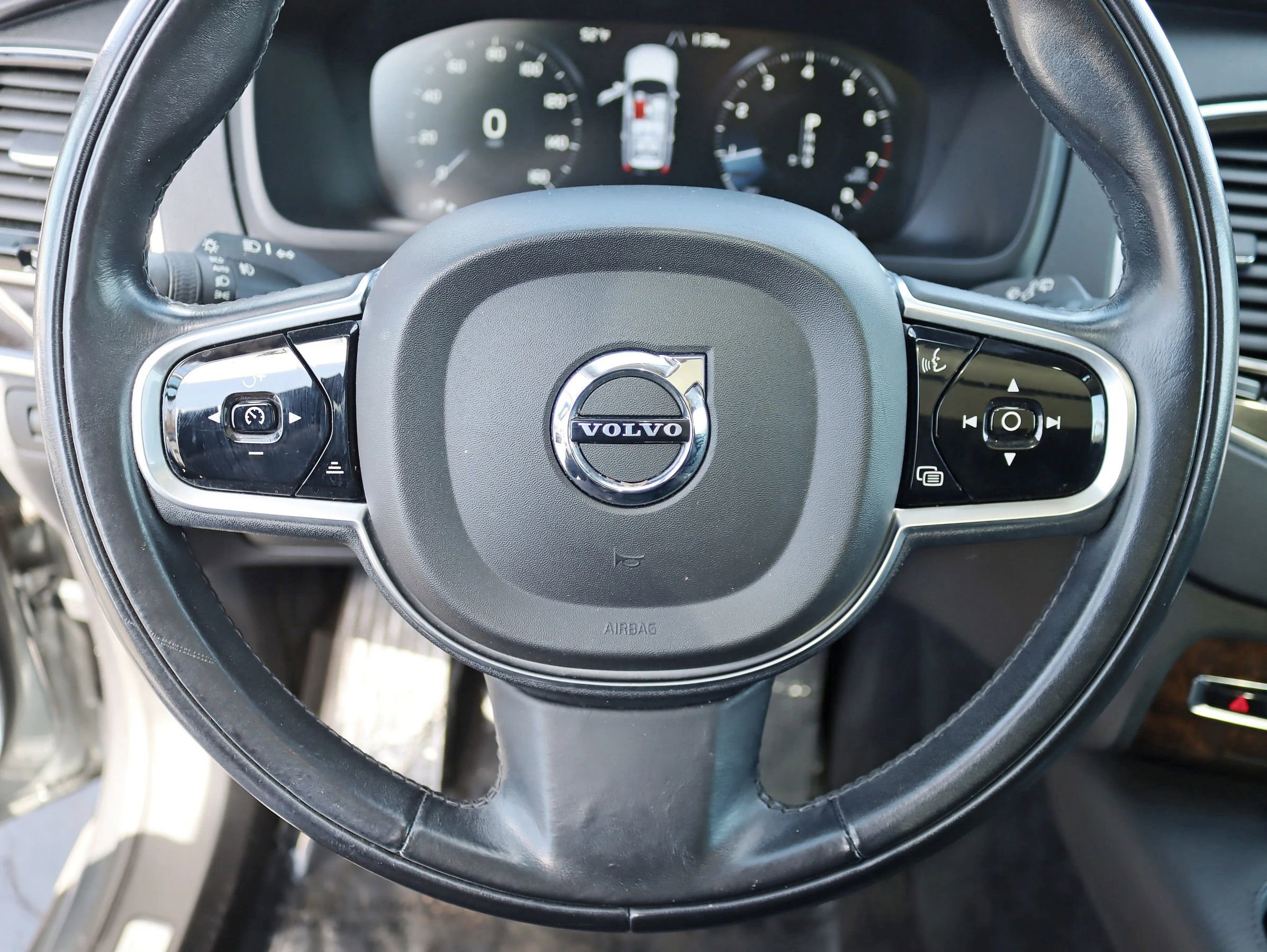 Used 2017 Volvo XC90 T6 Momentum w/ Vision Package image 19