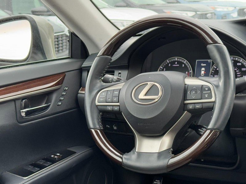 Used 2017 Lexus ES 350 w/ Luxury Package FWD image 11