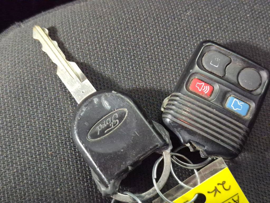 Used 2010 Ford Focus SES FWD image 27