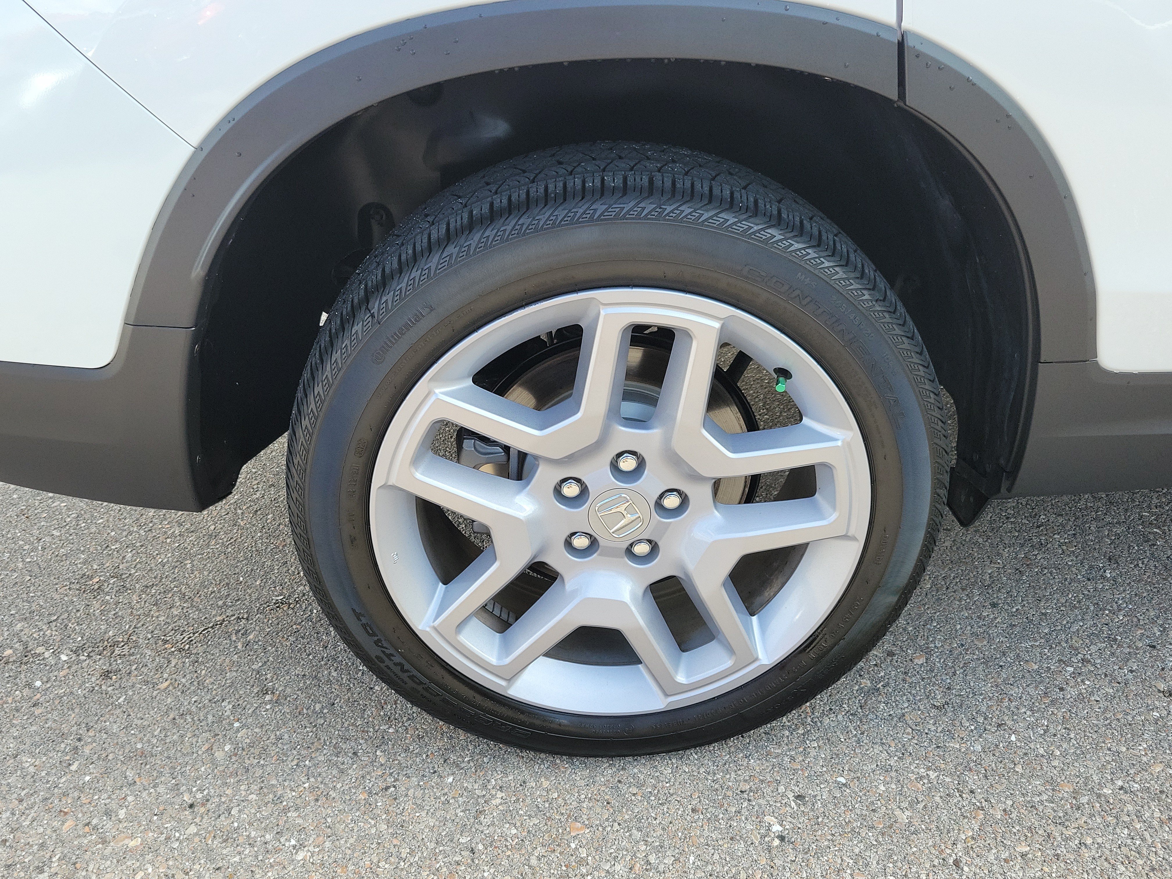 Used 2024 Honda Passport EX-L image 12