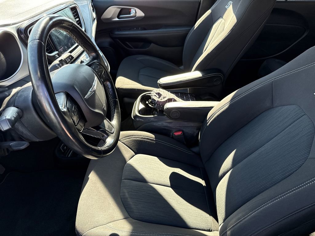 Used 2021 Chrysler Pacifica Touring w/ Uconnect Theater Family Group image 20