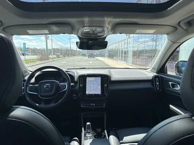 Certified 2025 Volvo XC40 B5 Plus AWD/4WD image 18
