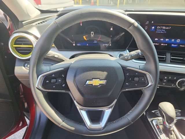 Used 2025 Chevrolet Trax LT w/ LT Convenience Package FWD image 13