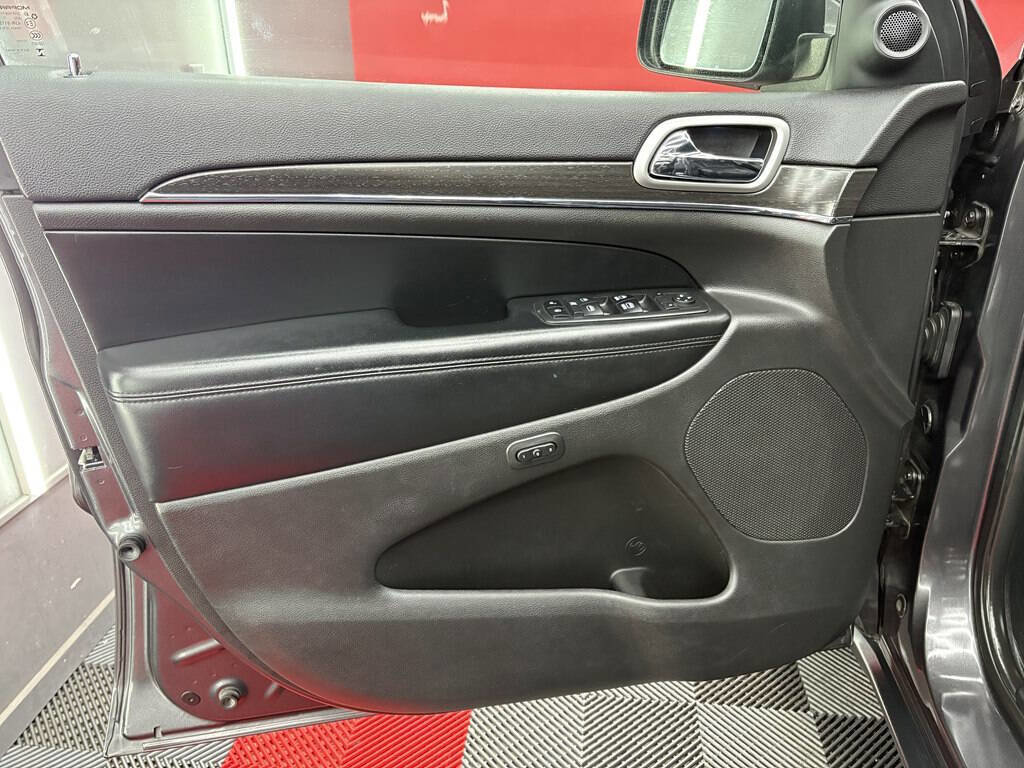 Used 2018 Jeep Grand Cherokee Limited w/ Luxury Group II image 7