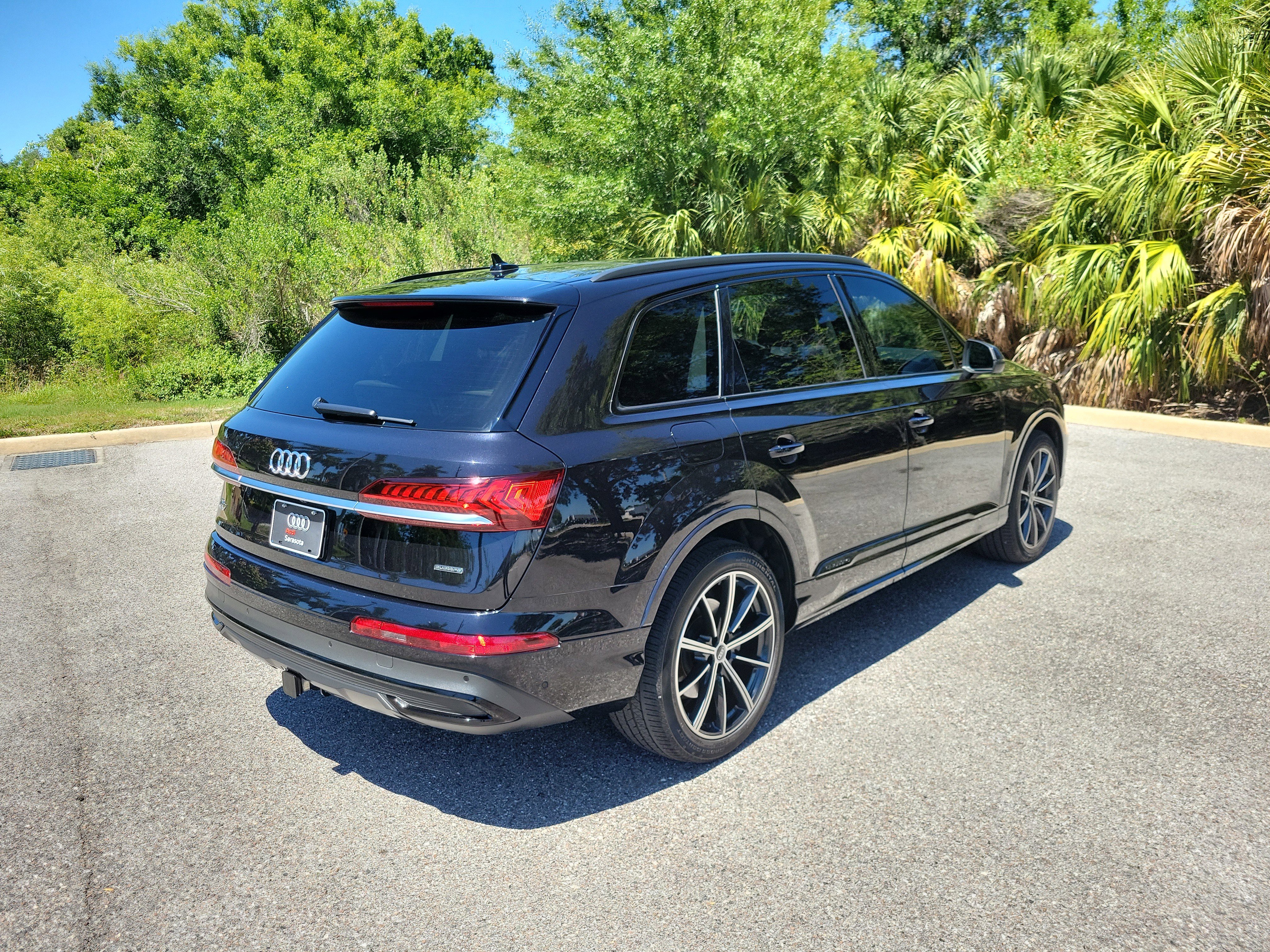 Used 2021 Audi Q7 3.0T Premium Plus w/ Premium Plus Package AWD/4WD image 4