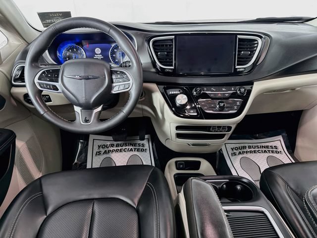 Used 2023 Chrysler Pacifica Touring-L FWD image 21