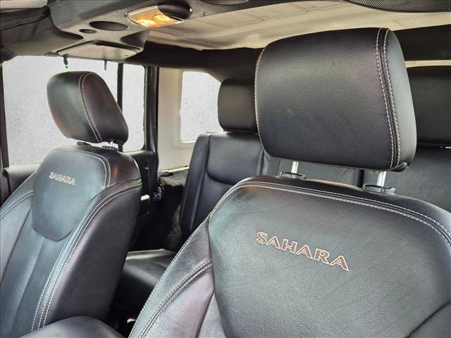 Used 2016 Jeep Wrangler Unlimited Sahara w/ Connectivity Group AWD/4WD image 12