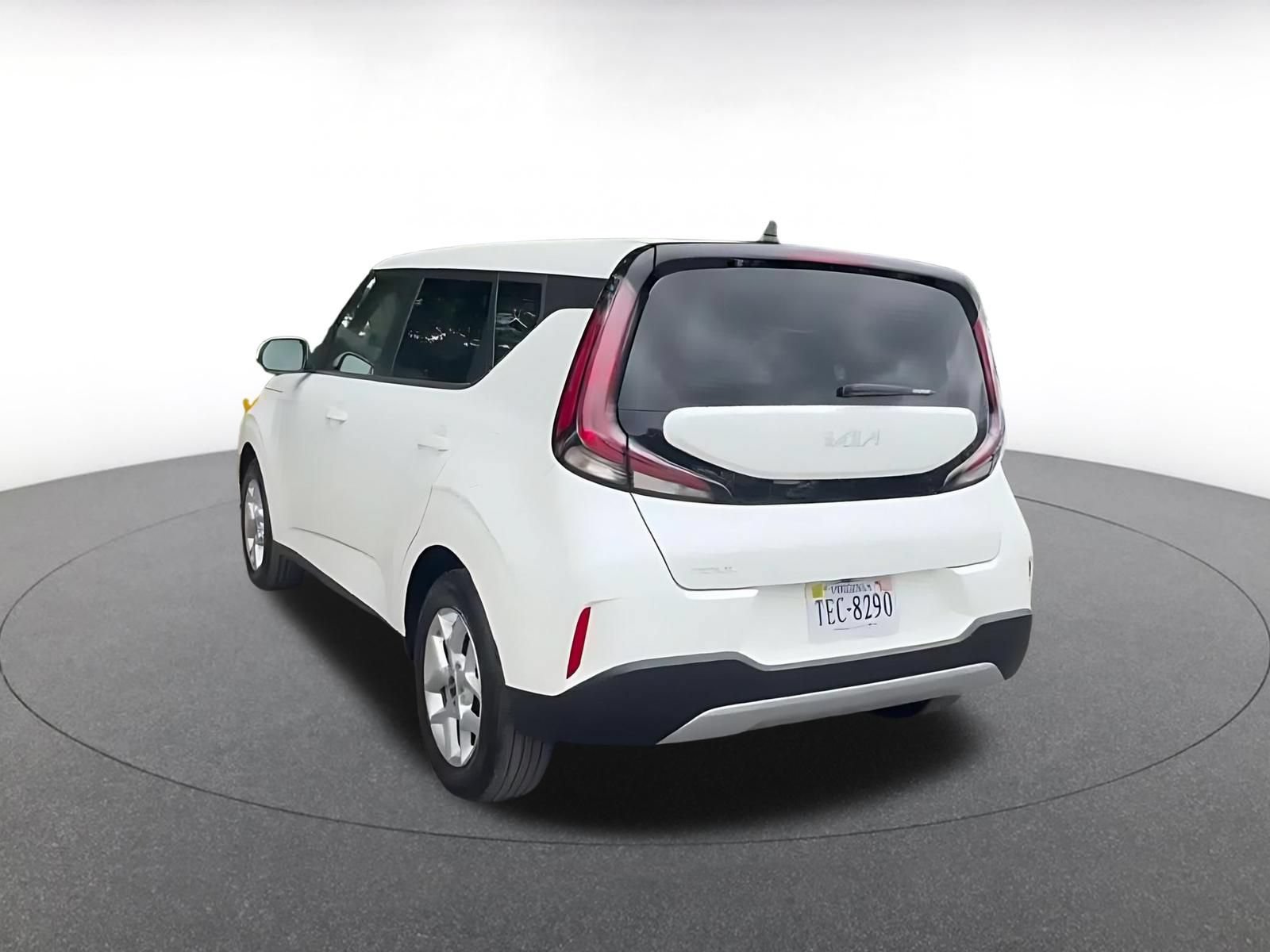 Used 2025 Kia Soul LX w/ LX Technology Package FWD image 11