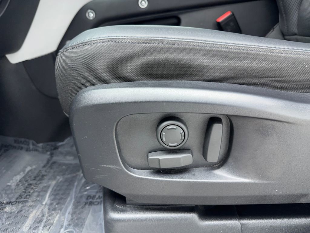 Used 2025 Land Rover Defender 110 S image 46