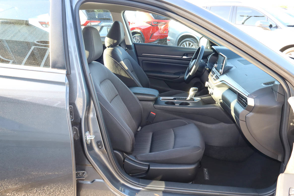Used 2025 Nissan Altima 2.5 SV FWD image 22