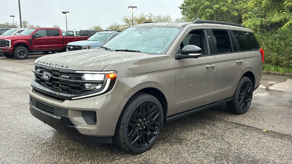 New 2027 Ford Expedition Platinum w/ Stealth Performance Package AWD/4WD image 2