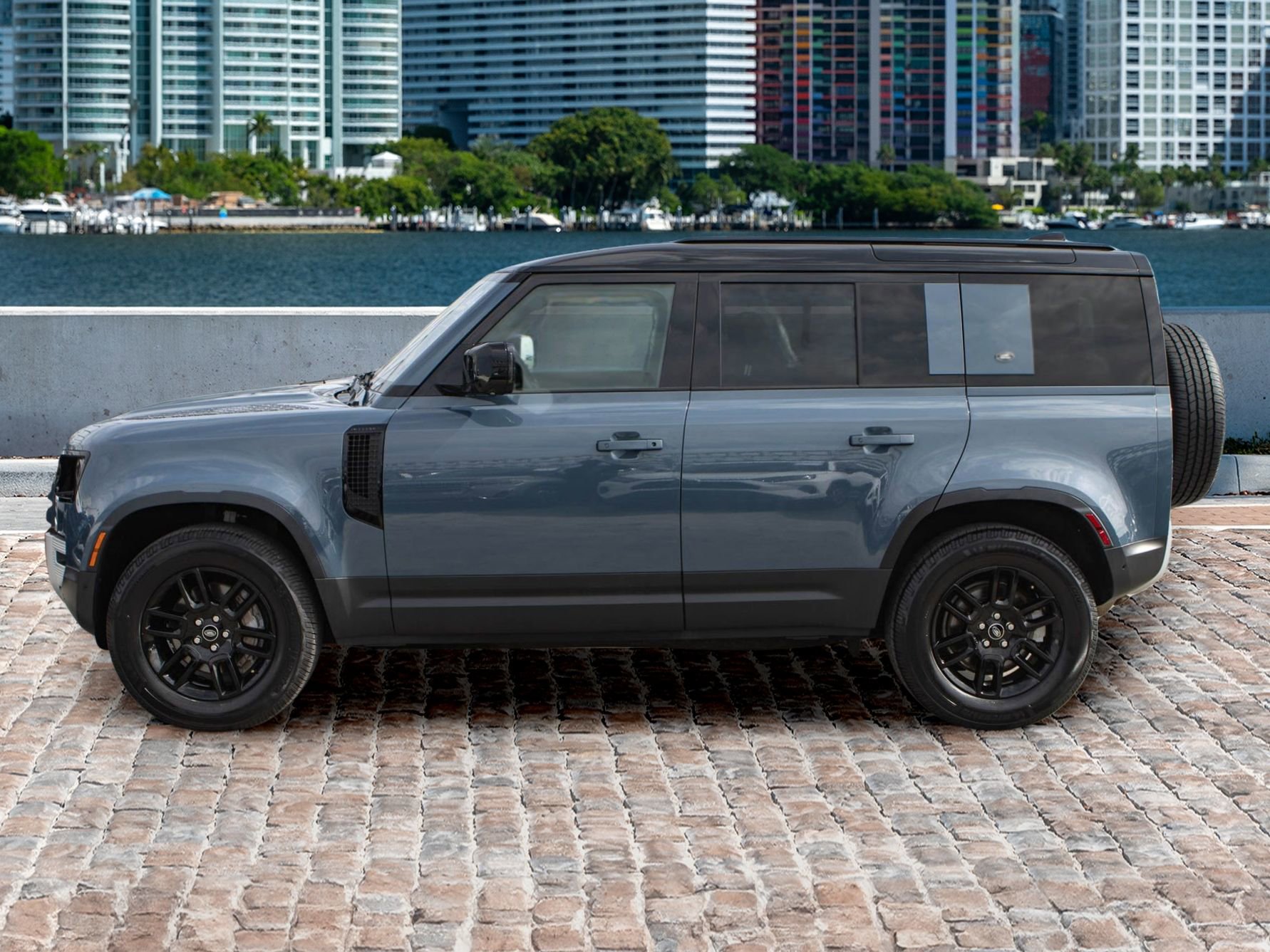 Used 2022 Land Rover Defender 110 SE image 8