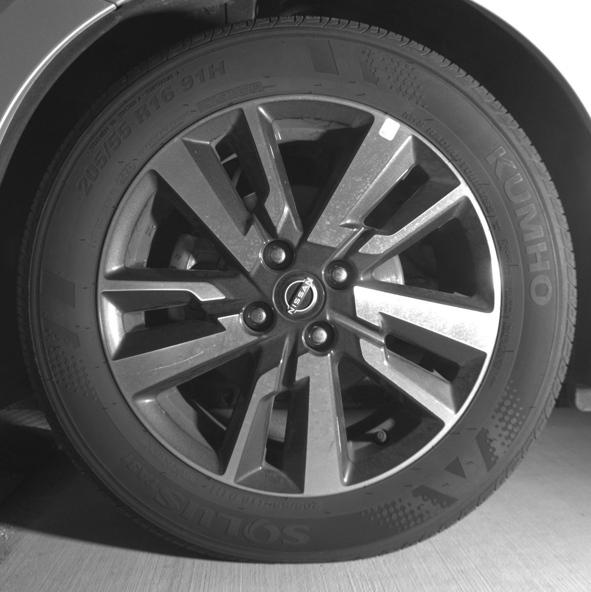 Used 2025 Nissan Versa SV image 12